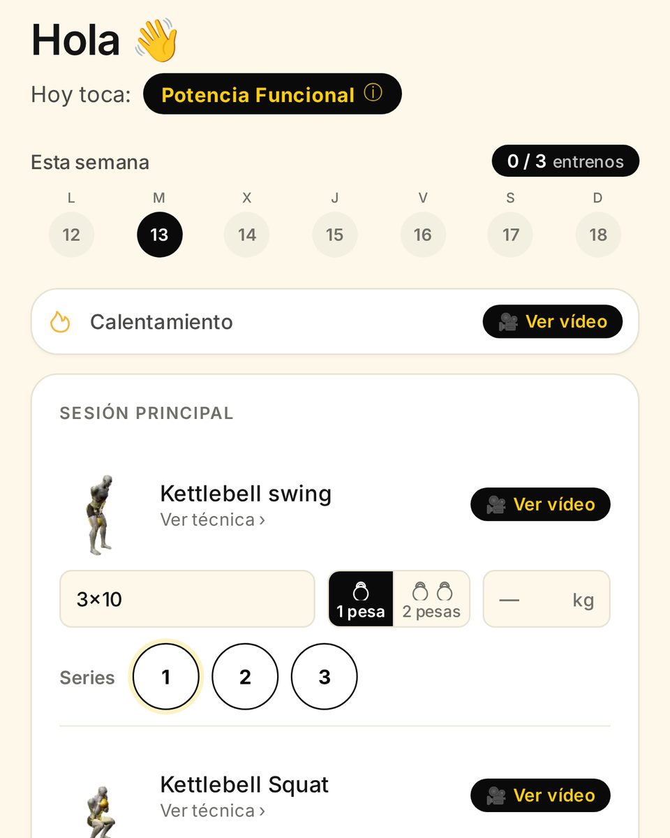 Pantalla Hoy de la app: el entreno del día con el swing y la sentadilla, cada uno con su muñeco y su vídeo, series y peso